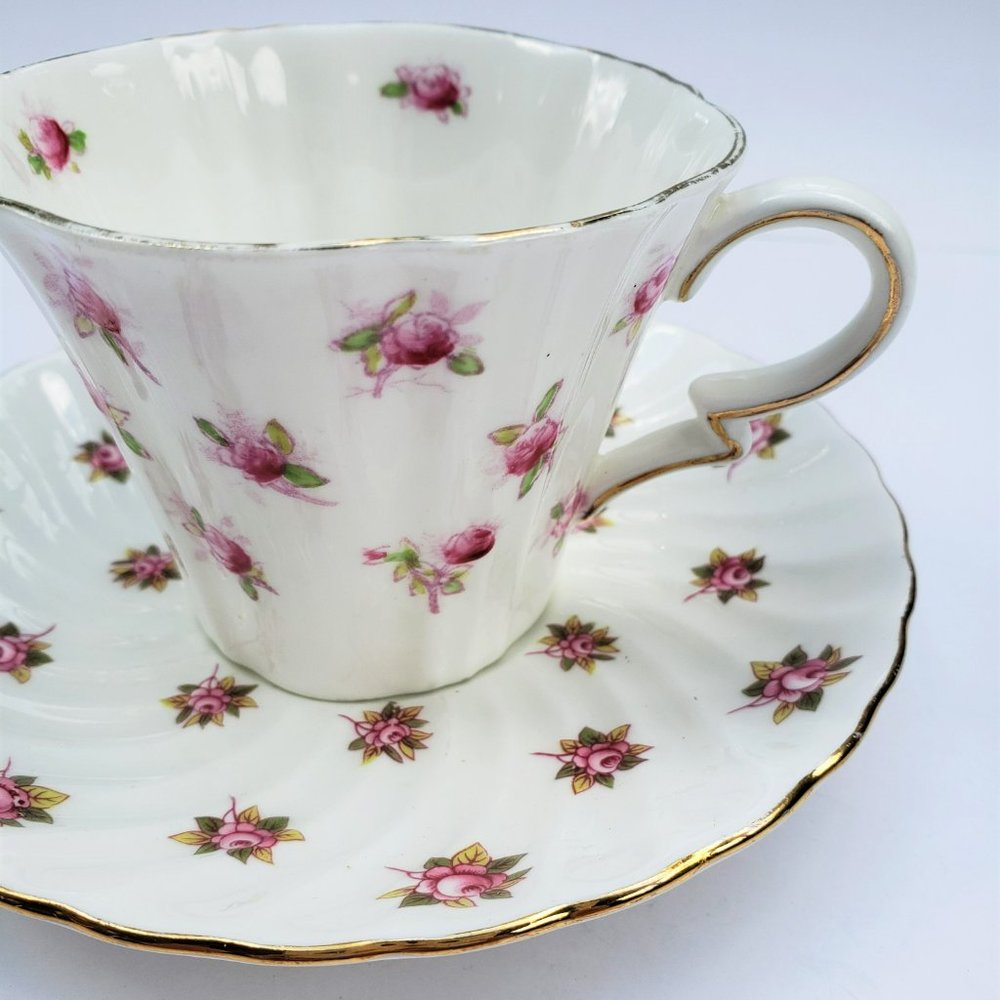 Royal Albert Bone China Tea Cup and Aynsley Saucer Rose Pattern - Picture 2 of 9